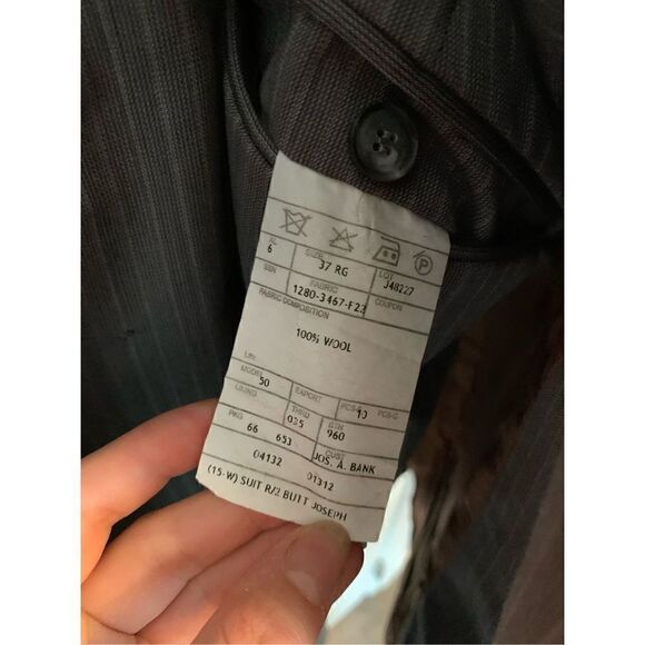 Jos A Bank gray stripped suit size 43R jacket and pants 37R 100% wool - Picture 6 of 9